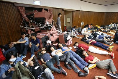 В Тайбэе продолжаются протесты студентов и «оккупация» парламента