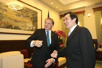 Президент Ма Ин-цзю встретился с главой Международного института управленческого развития