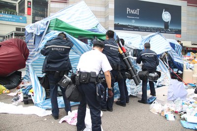 Движение Гонконга пришло в норму после разгона протестующих полицией