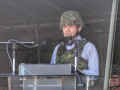 Президент КР: Боеготовность вооруженных сил КР поддерживается на высоком уровне