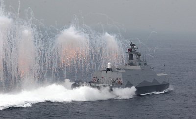 ВМС провели предновогодние военные учения с использованием новых вооружений