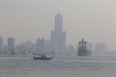 На юге Тайваня уровень концентрации PM2.5 в воздухе остаётся на опасно высоком уровне