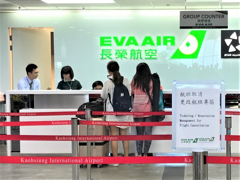 Продолжается забастовка бортпроводников авиакомпании EVA Air