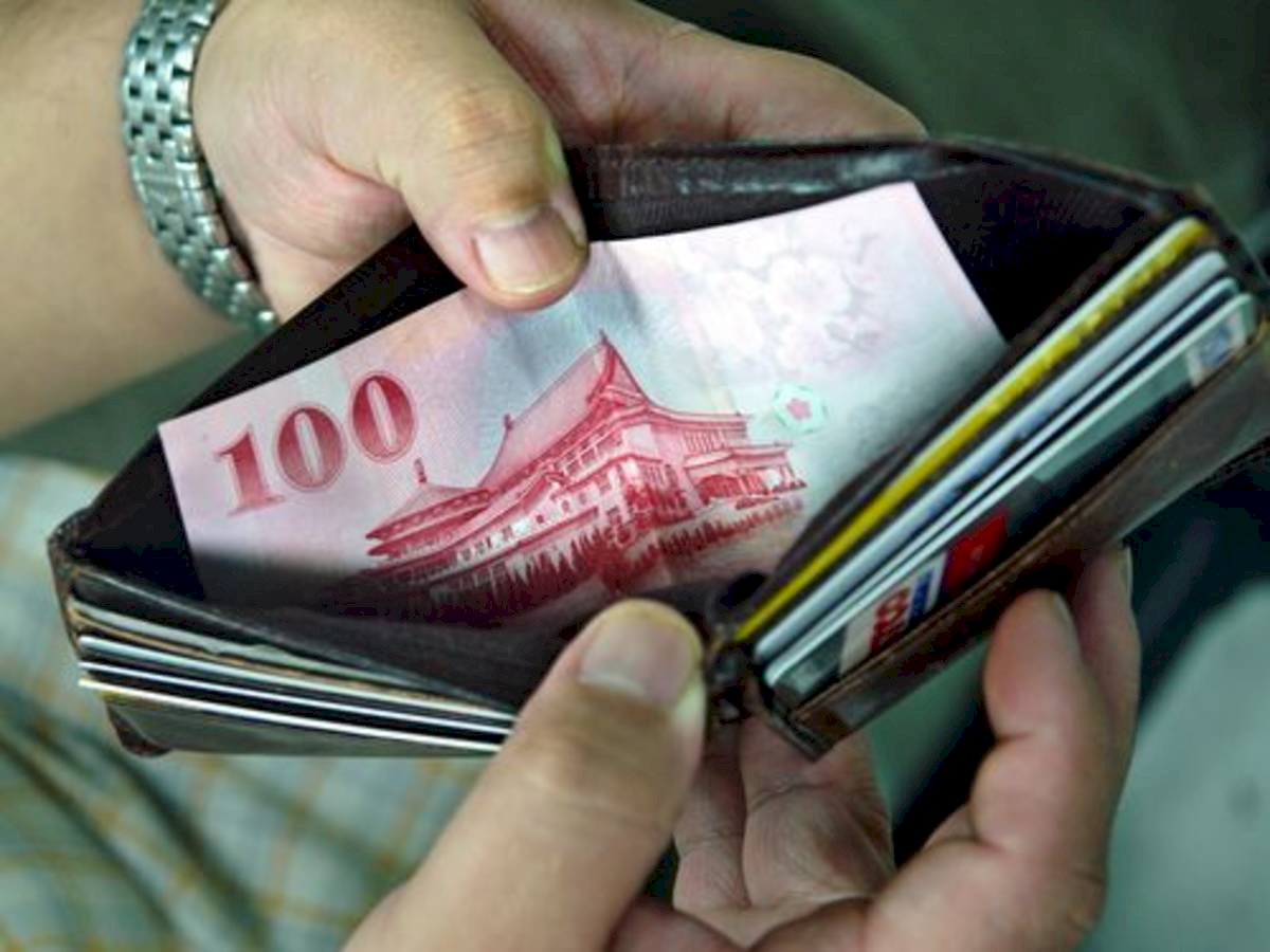 Средняя месячная заработная плата на Тайване составляет около 40 тыс. НТД (1 285 долл. США)