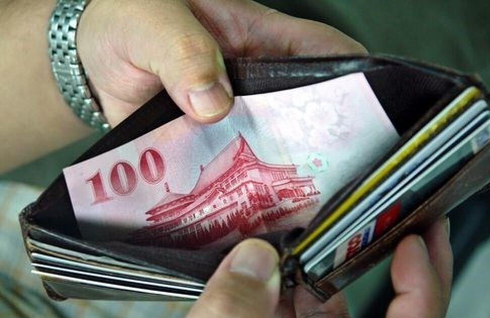 Средняя зарплата на Тайване достигла 45 376 НТД
