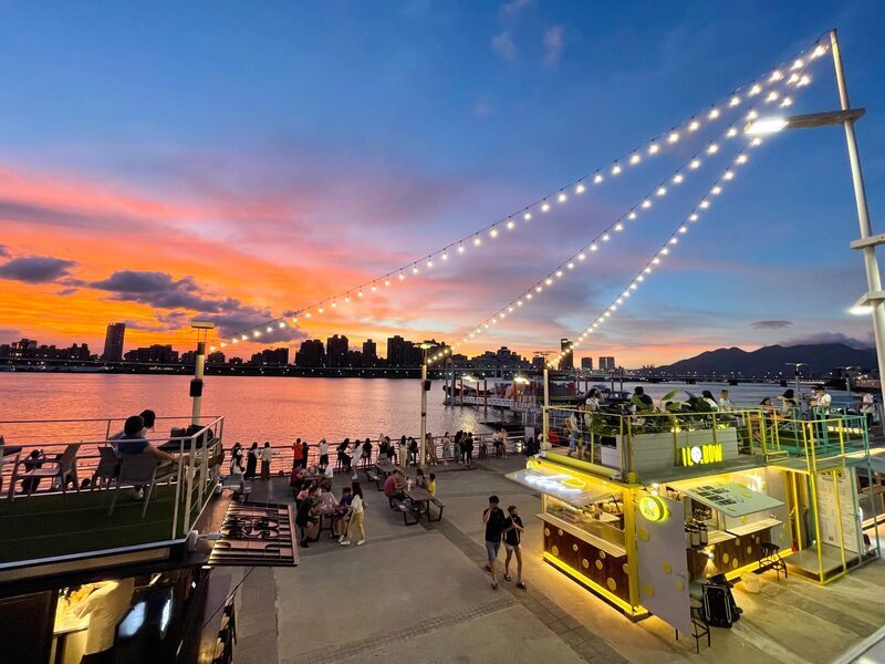 Тайбэйский летний фестиваль-2023 проходит на набережной Дадаочэна