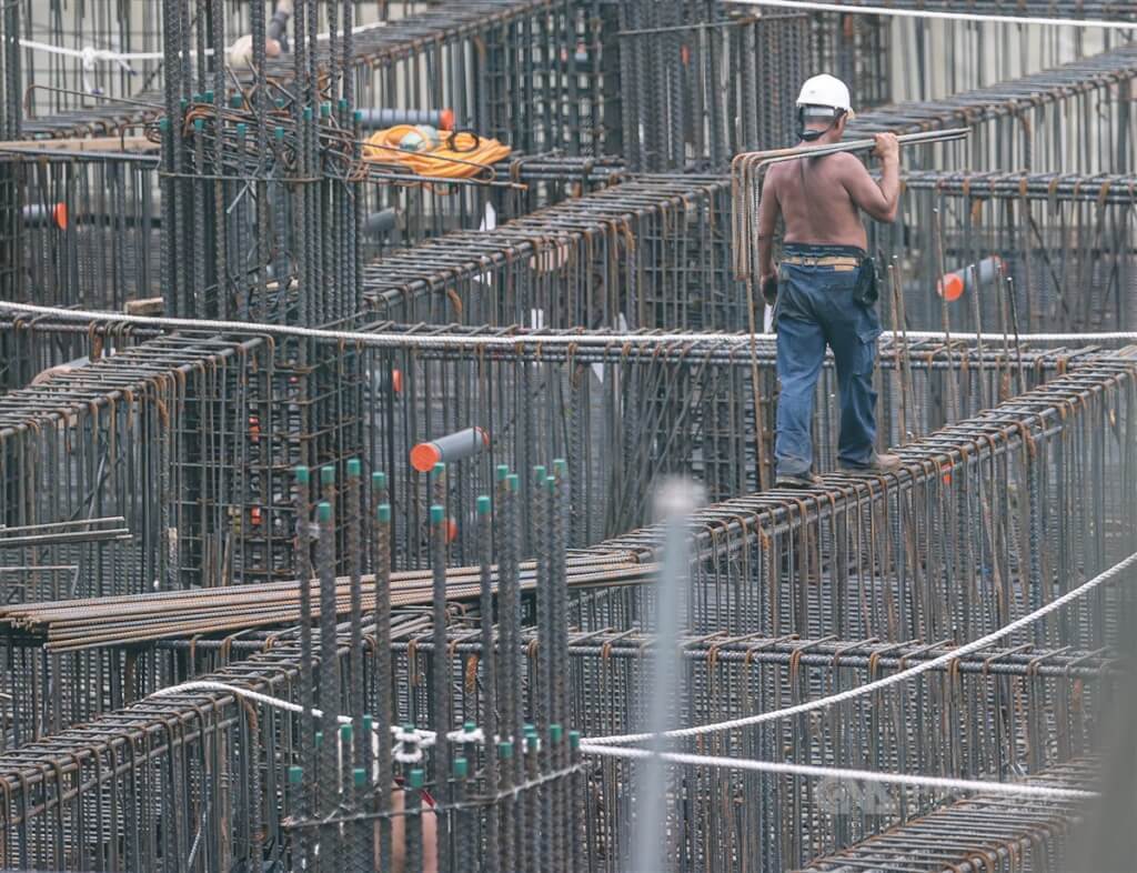 Правительство обязало работодателей принимать меры по предотвращению теплового стресса