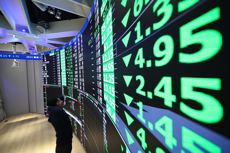 Тайваньский фондовый рынок обвалился более чем на 9,7%